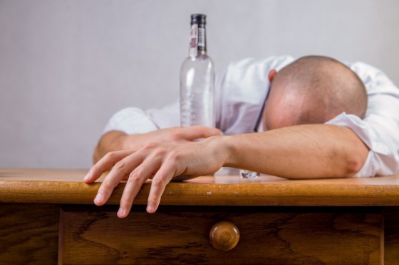 CBD má pomocný potenciál pro alkoholizme